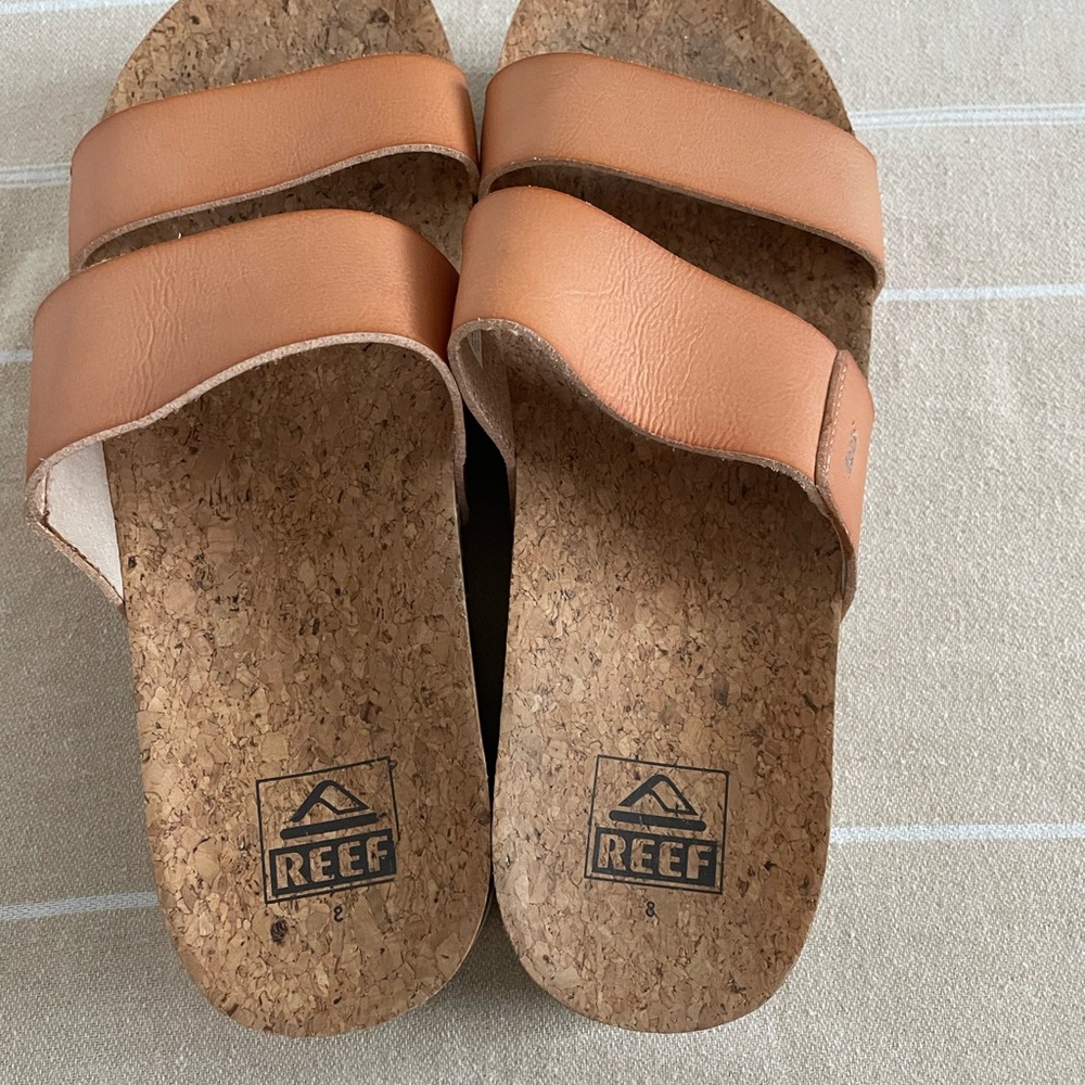 Reef Women's Tan Double Strap Sandals - like new. So comfy! - Picture 4 of 7